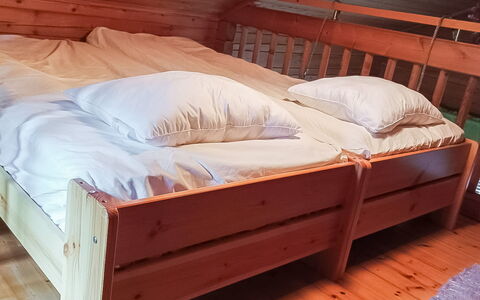 Lomasyväri 810: Træ, Bank, Hus, Sommerhus, Sø, Dam, Skov, Bjælkehytte
