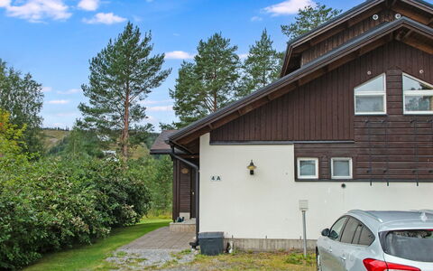 Tahkon Klubitie 4 a: Bygning, Vindue, Hus, Tag, Hjem, Boligområde, Sommerhus, Sidespor, Dør, Estate