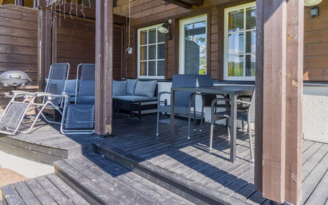 Tahkon Klubitie 4 a: Træ, Sommerhus, Bejdse, Hårdttræ, Bjælkehytte, Planke, Loft, Naturmateriale, Tømmer, Garden Bygninger