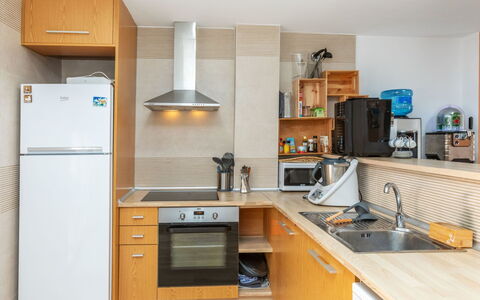Residencial Oropesa - la Concha: Køkken Apparat, Køkken, Countertop, Cabinetry, Møbel, Større Bandage, Gulvbelægning, Indretning, Træ, Husholdningsapparat