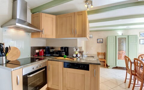 Ty Coz: Møbel, Køkken Apparat, Køkken, Countertop, Cabinetry, Indretning, Større Bandage, Gulvbelægning, Træ, Husholdningsapparat
