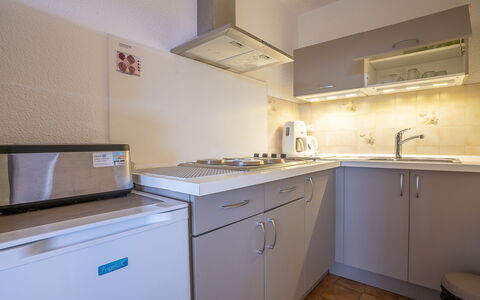 Agay Plage: Cabinetry, Countertop, Ejendom, Håndvask, Køkken, Tap, Komfur, Belysning, Gaskomfur, Indretning