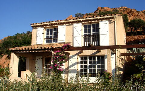 Maison la Galine: Plante, Himmel, Bygning, Vindue, Træ, Hus, Træ, Sommerhus, Materielle Værdier