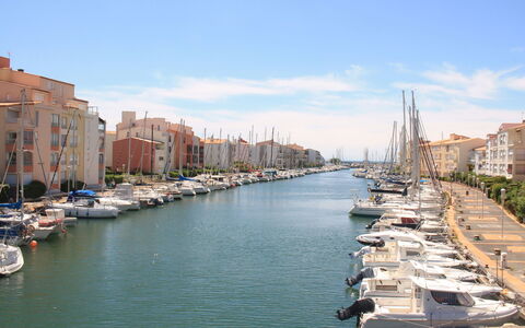 Cap D'Agde 808: Vand, Sky, Himmel, Båd, Bygning, Vandfartøjer, Ejendom, Krop Af Vand, Bank