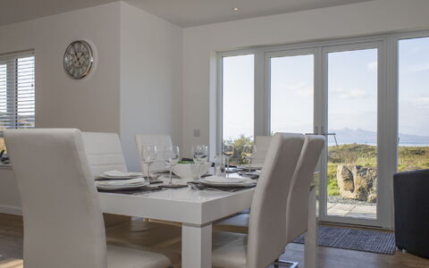 Joan'S House: Bord, Møbel, Ejendom, Bygning, Stol, Vindue, Himmel, Bordservice, Træ