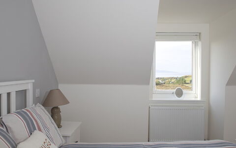 Joan'S House: Bygning, Møbel, Komfort, Træ, Skygge, Vindue, Indretning, Gulvbelægning