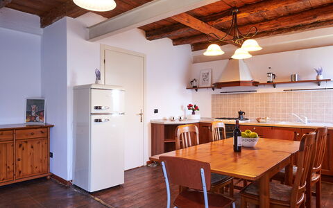 Bellano 14: Møbel, Cabinetry, Ejendom, Bord, Træ, Stol, Arkitektur, Indretning, Køkken, Bordservice