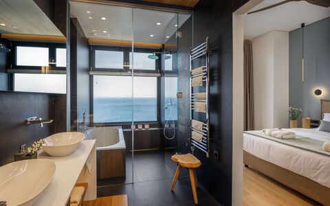 Nereid Luxury Villa: Møbel, Bygning, Ejendom, Bord, Azure, Hus, Lampe, Træ, Vindue, Komfort