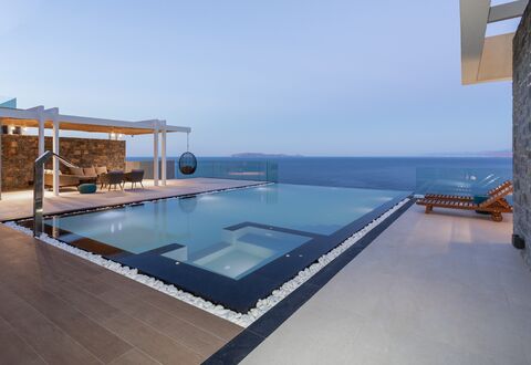 Nereid Luxury Villa: Vand, Himmel, Møbel, Svømmepøl, Bygning, Azure, Hus, Liggestol, Træ, Udendørs Møbler