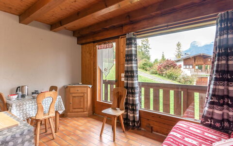 Saint Gervais 15: Møbel, Bygning, Træ, Bord, Indretning, Arkitektur, Træ, Skygge, Stue, Veranda