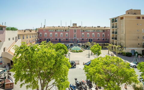 Place Spoerry: Himmel, Plante, Bygning, Daytime, Ejendom, Vindue, Træ, Arkitektur, Urban Design, Fritid