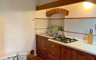 Le Fonti 5: Køkken, Countertop, Køkken Apparat, Større Bandage, Indretning, Gulvbelægning, Træ, Køkkenvask, Cabinetry, Komfur
