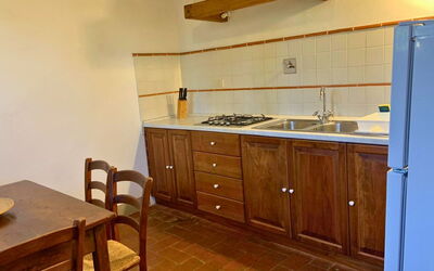 Le Fonti 15: Træ, Gulvbelægning, Countertop, Køkken, Køkken Apparat, Cabinetry, Indretning, Større Bandage, Etage, Møbel