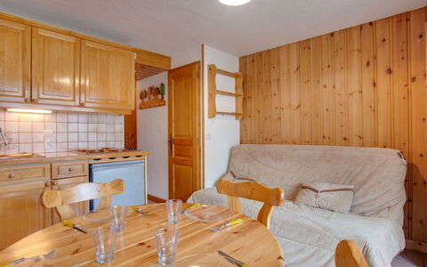 Saint Gervais 185: Værelse, Møbel, Soveværelse, Seng, Ejendom, Indretning, Sengetøj, Bygning, Ejendom, Bed Frame