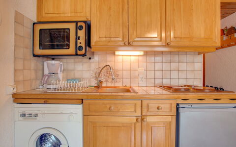 Saint Gervais 185: Cabinetry, Countertop, Køkken, Værelse, Ejendom, Møbel, Større Bandage, Mikrobølgeovn, Husholdningsapparat, Køkken Apparat