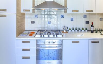 Apartment Mafalda 1: Cabinetry, Countertop, Produkt, Komfur, Køkken, Arkitektur, Indretning, Gaskomfur, Køkken Apparat, Etage
