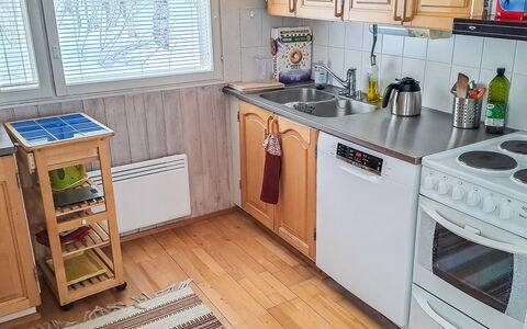 Koivulahden Reinola: Køkken Apparat, Køkken, Større Bandage, Countertop, Gulvbelægning, Husholdningsapparat, Træ, Komfur, Møbel, Cabinetry