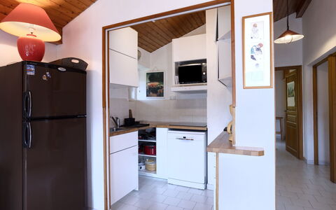 Saint Gervais 405: Cabinetry, Møbel, Ejendom, Køkken Apparat, Countertop, Køkken, Bygning, Træ, Indretning