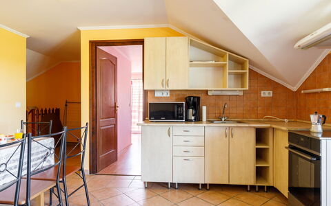 Lian: Cabinetry, Møbel, Countertop, Køkken, Skuffe, Træ, Bygning, Indretning, Arkitektur, Gulvbelægning