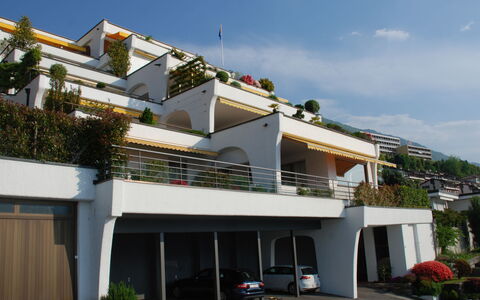 Lakeview: Himmel, Plante, Bygning, Sky, Skygge, Urban Design, Ejerlejlighed, Boligområde, Facade, Fritid