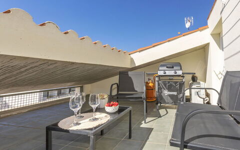 Montse: Gulvbelægning, Etage, Loft, Stol, Altan, Penthouselejlighed