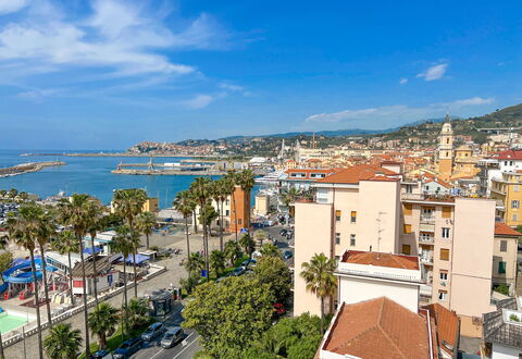 Vista Mare Borgo Peri: Sky, Vand, Himmel, Bygning, Daytime, Ejendom, Blå, Vindue, Træ, Arkitektur