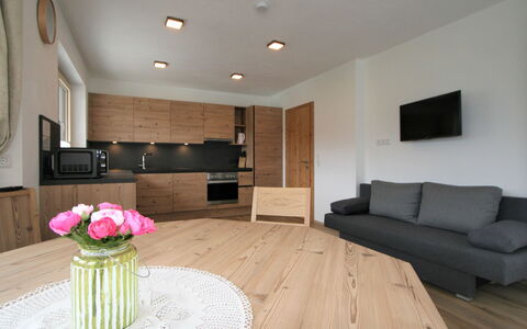 Rosina: Blomst, Møbel, Ejendom, Komfort, Cabinetry, Bord, Træ, Bygning, Stue, Gulvbelægning