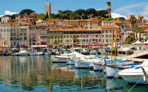 Cannes 595: Vand, Båd, Himmel, Vandfartøjer, Ejendom, Bygning, Sky, Azure, Vindue, Hus