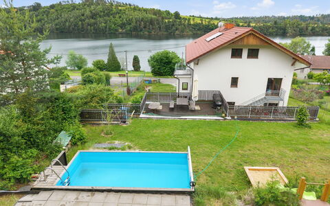 Zupanovice 100: Møbel, Udendørs Møbler, Stol, Have, Backyard, Skygge, Gård, Landscaping, Eco Hotel, Udendørs Bord