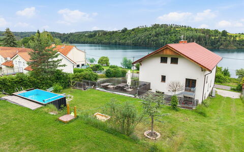 Zupanovice 100: Møbel, Udendørs Møbler, Stol, Have, Backyard, Skygge, Gård, Landscaping, Eco Hotel, Udendørs Bord