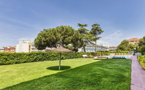 Cosy Lloret: Plante, Himmel, Sky, Træ, Naturlige Landskab, Land Lot, Vegetationen, Skygge, Urban Design, Græs