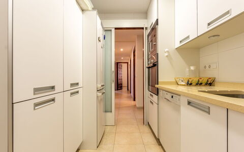 Antina Mar: Bygning, Cabinetry, Dør, Hus, Træ, Emhætte, Køkken Apparat, Gulvbelægning, Countertop