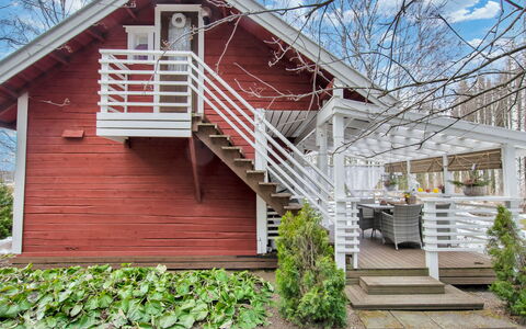Ruokovirran Mökki: Træ, Hus, Hjem, Sommerhus, Veranda, Tag, Sidespor, Trappe, Dør, Hårdttræ