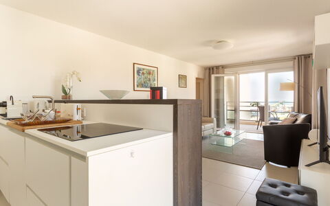 Bel Horizon: Cabinetry, Ejendom, Håndvask, Træ, Køkken, Bygning, Countertop, Køkken Apparat, Indretning, Stol