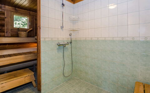 Purnutar B: Seng, Møbel, Soveværelse, Indretning, Sengetøj, Sengetøj, Gulvbelægning, Træ, Etage, Værelse