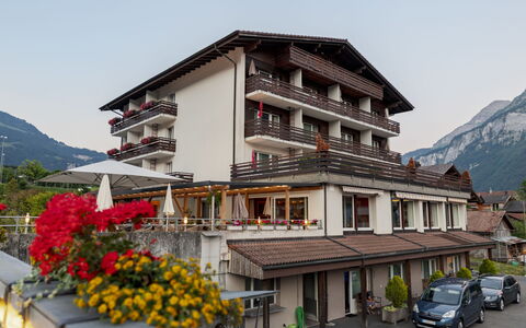 Brienz Sunset: Arkitektur, Bjergkæde, Altan, Bjerglandsby, Hotel, Alps, Villa