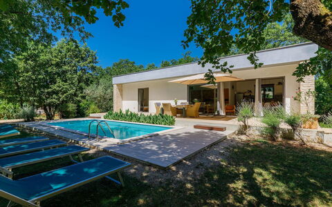 Villa Frleti: Møbel, Ejendom, Komfort, Azure, Træ, Textile, Bygning, Indretning, Bed Frame, Seng