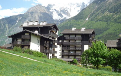 Chamonix 10: Sky, Himmel, Vand, Ejendom, Bygning, Plante, Blå, Svømmepøl, Azure, Naturlige Landskab