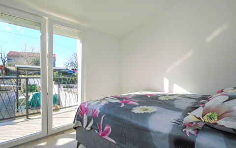 Aurora: Etage, Lejlighed, Hjem, Dagslys, Soveværelse, Design, Seng, Bejdse, Sengetøj, Altan