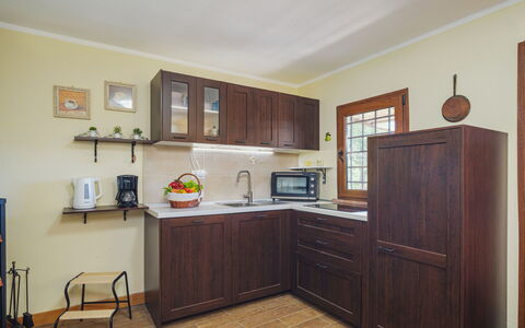 Il Nido: Cabinetry, Møbel, Countertop, Ejendom, Bygning, Køkken Apparat, Husholdningsapparat, Køkken, Træ, Skuffe