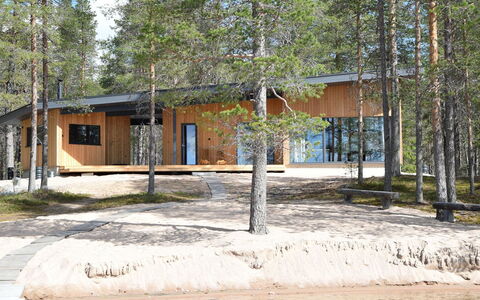 Villa Livo: Altan, Lejlighed, Skygge, Glas, Ejerlejlighed, Gelænder, Veranda, Dagslys, Dæk, Udendørs Møbler