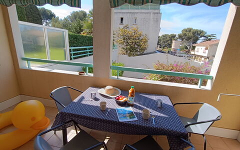 Résidence Villa Toscane: Møbel, Stol, Udendørs Møbler, Bord, Udendørs Bord, Køkken & Spisebord, Kaffebord, Skygge, Altan, Gårdhave