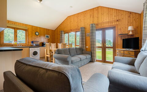 Balnain 3 Bed: Ejendom, Møbel, Billedramme, Komfort, Træ, Indretning, Lampe, Bygning, Stue, Etage