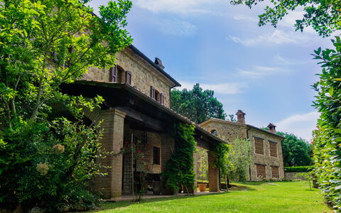 Villa Sant'anna: Plante, Himmel, Bygning, Sky, Vindue, Grøn, Træ, Naturlige Landskab, Græs, Sommerhus