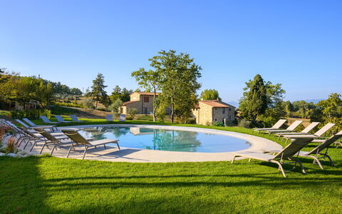 Villa Campestri: Vand, Himmel, Plante, Svømmepøl, Træ, Bygning, Naturlige Landskab, Arkitektur, Land Lot, Skygge