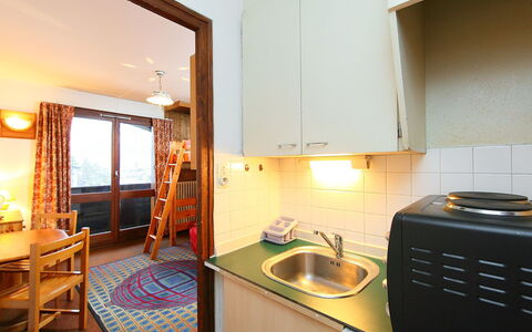 Les Periades: Værelse, Ejendom, Møbel, Bygning, Hus, Køkken, Indretning, Ejendom, Countertop, Etage