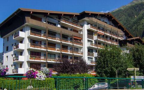 Les Periades: Himmel, Plante, Bygning, Vindue, Træ, Hus, Arkitektur, Urban Design, Kvarter, Ejerlejlighed