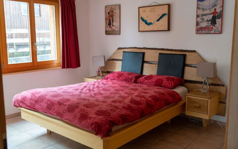 Alpine Retreat: Møbel, Seng, Soveværelse, Sengetøj, Sengetøj, Træ, Indretning, Sengetøj, Textile, Gulvbelægning