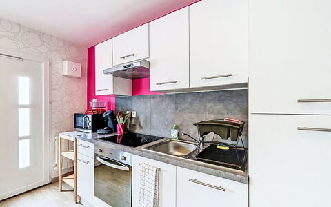 Les Bégonias: Køkken Apparat, Køkken, Større Bandage, Countertop, Indretning, Møbel, Cabinetry, Husholdningsapparat, Gulvbelægning, Hjem