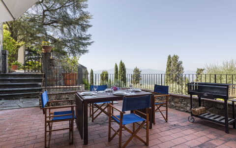 Villa San Gennaro: Himmel, Møbel, Plante, Bord, Træ, Træ, Skygge, Udendørs Møbler, Udendørs Bord, Fritid